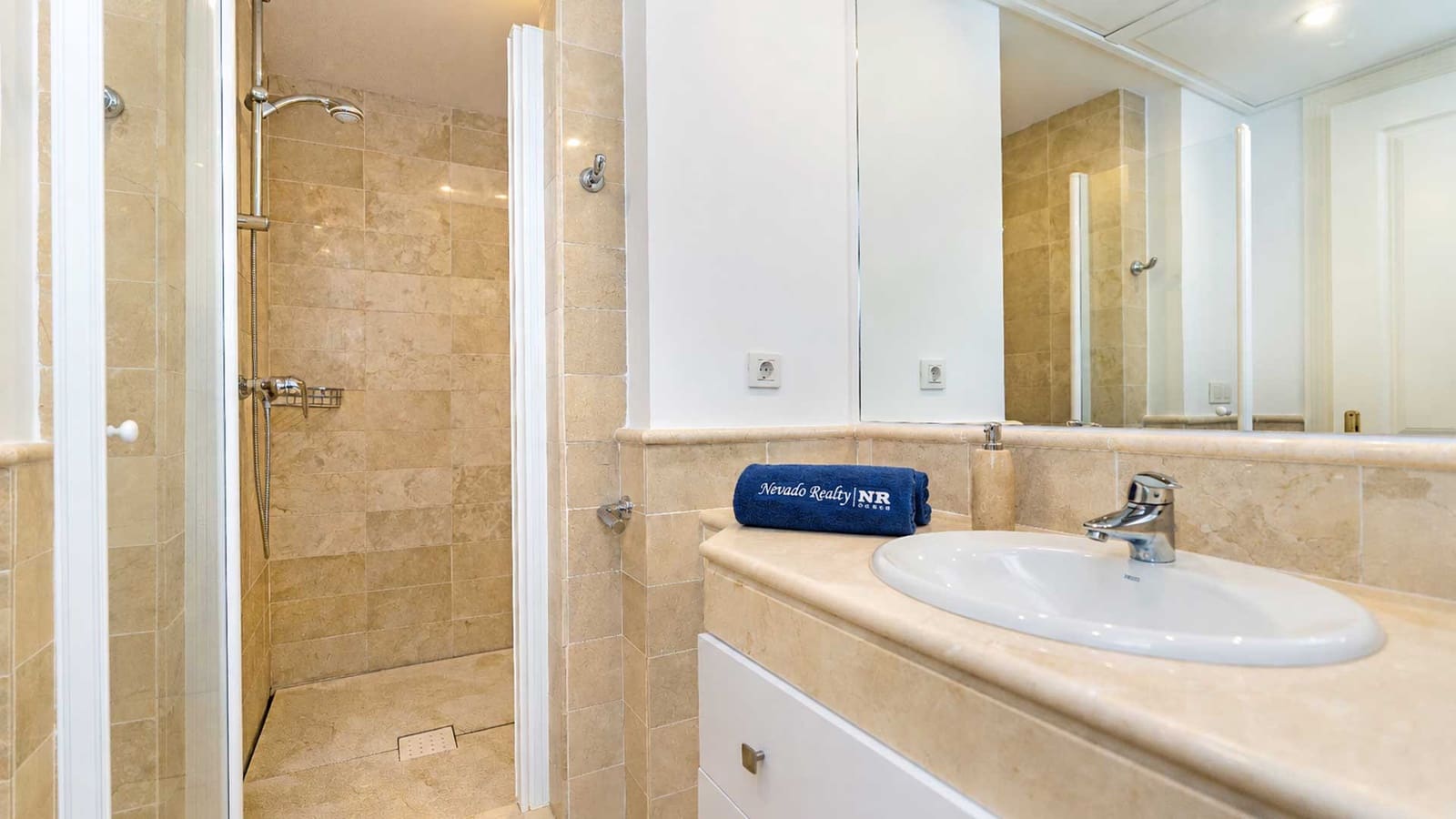 2 soverom Leilighet til salgs i Rio Real med svømmebasseng - € 610 000 (Ref: 10080985)