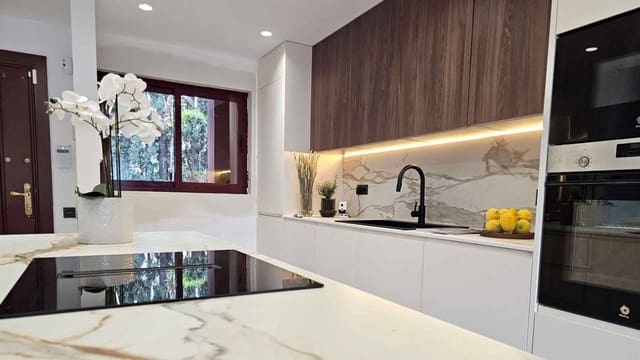 4 chambre Maison de Ville à vendre à Lomas De Marbella, Marbella avec piscine - 1 875 000 € (Ref: 10080986)