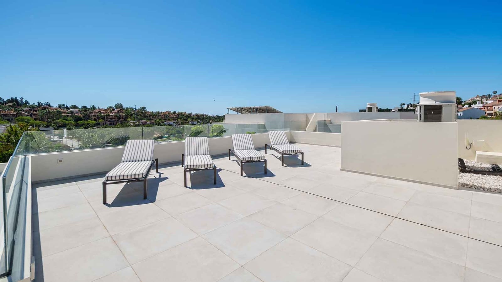 4 Zimmer Villa zu verkaufen in Estepona mit Pool - 2.750.000 € (Ref: 10085952)