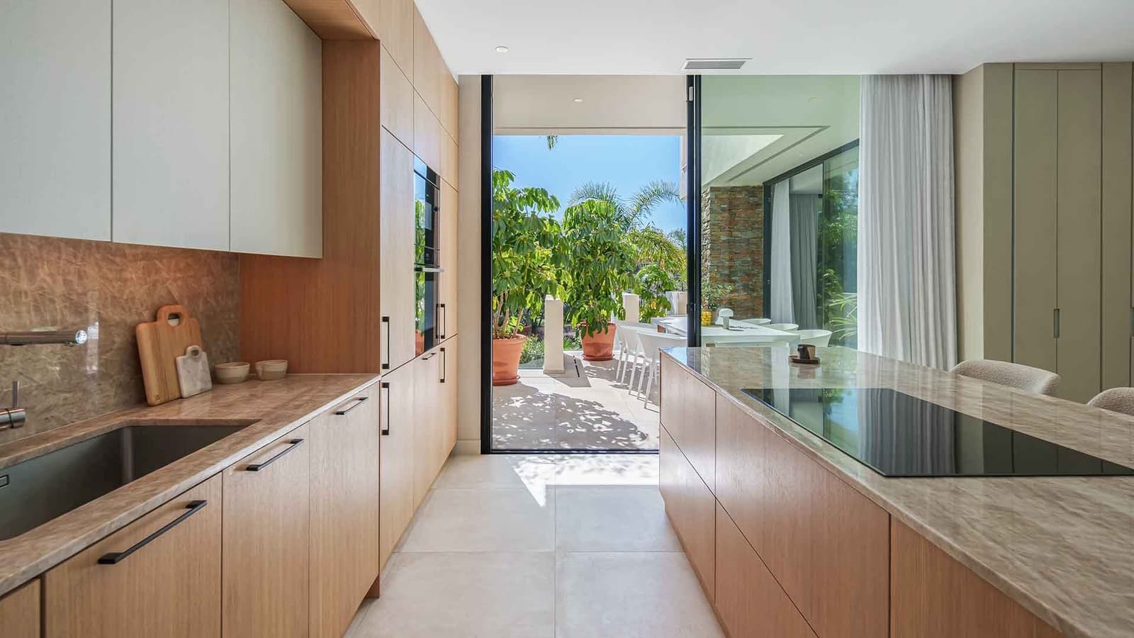 4 Zimmer Villa zu verkaufen in Estepona mit Pool - 2.750.000 € (Ref: 10085952)