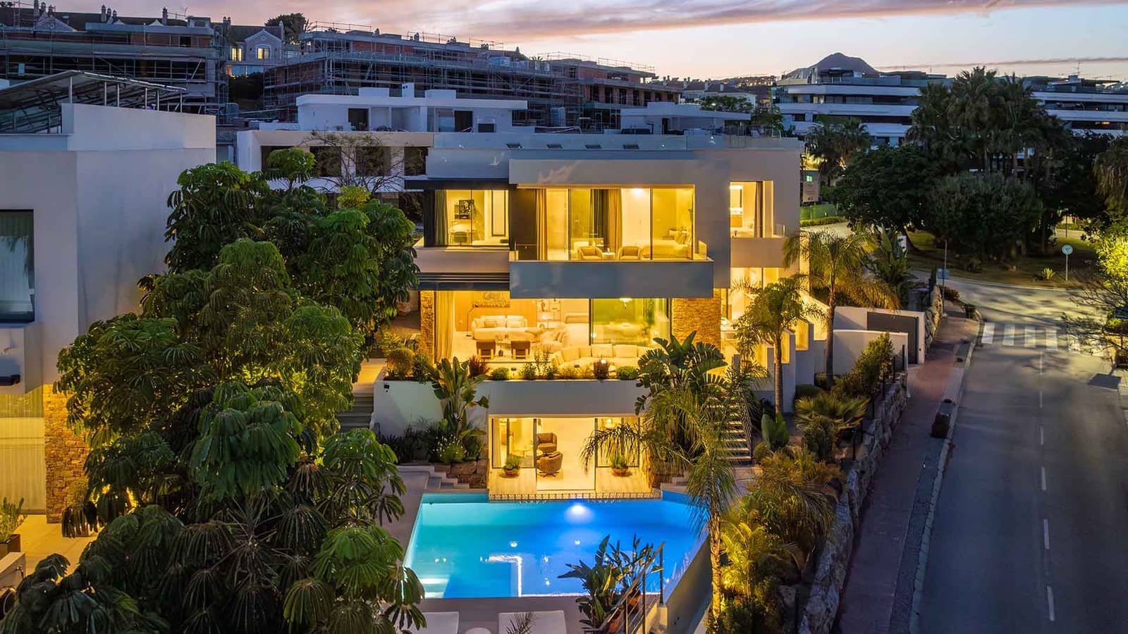 4 Zimmer Villa zu verkaufen in Estepona mit Pool - 2.750.000 € (Ref: 10085952)