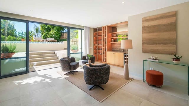 4 Zimmer Villa zu verkaufen in Centro, Estepona mit Pool - 2.750.000 € (Ref: 10085952)
