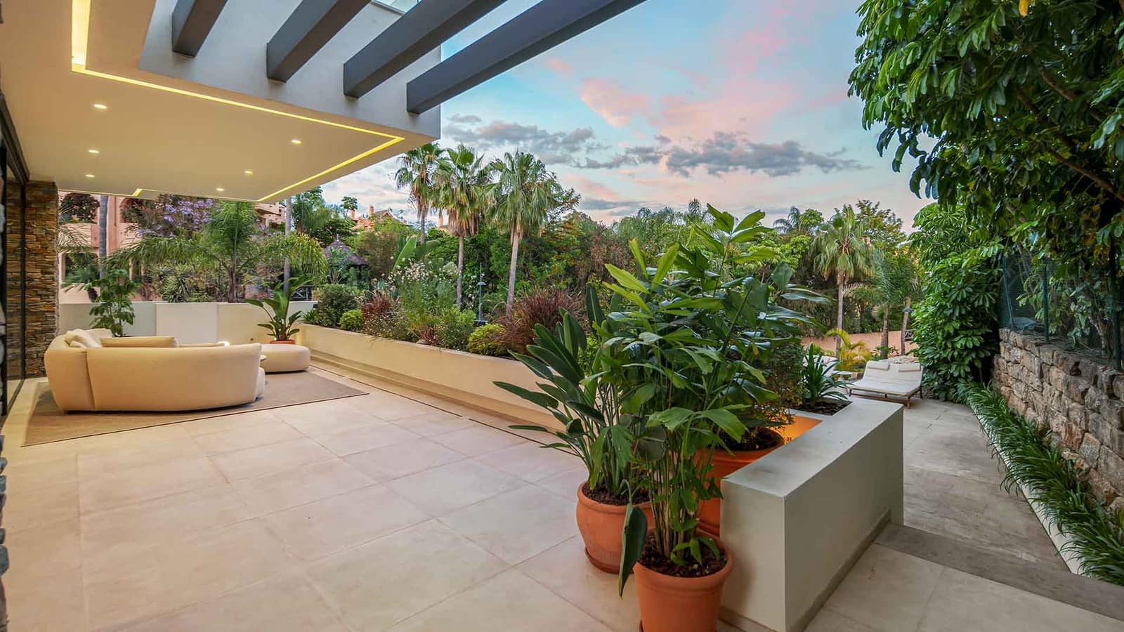 4 Zimmer Villa zu verkaufen in Estepona mit Pool - 2.750.000 € (Ref: 10085952)