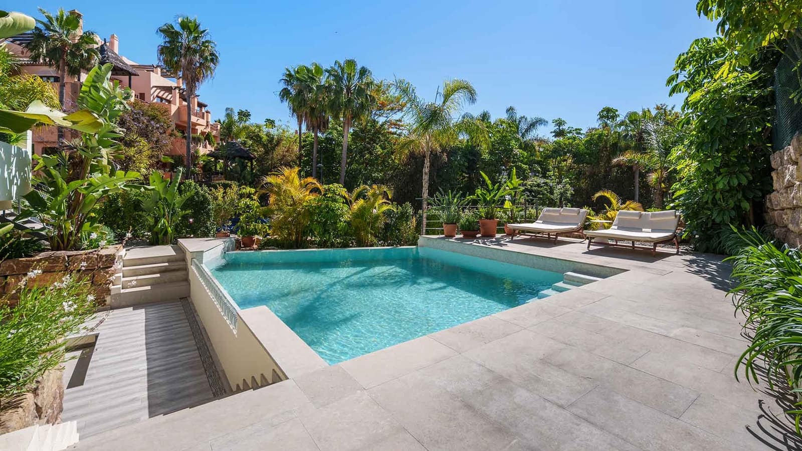 4 Zimmer Villa zu verkaufen in Estepona mit Pool - 2.750.000 € (Ref: 10085952)