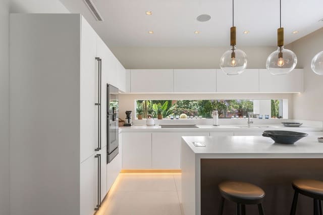 Chalet de 5 habitaciones en Lomas De Marbella, Marbella en venta con piscina - 5.650.000 € (Ref: 10098205)