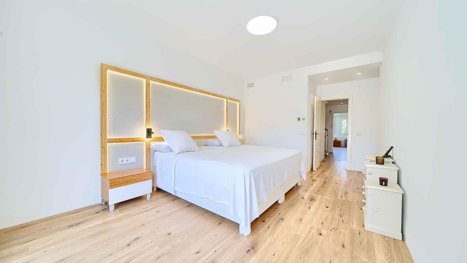 4 bedroom Townhouse for sale in Golden Mile with pool garage - € 1,950,000 (Ref: 10109405)