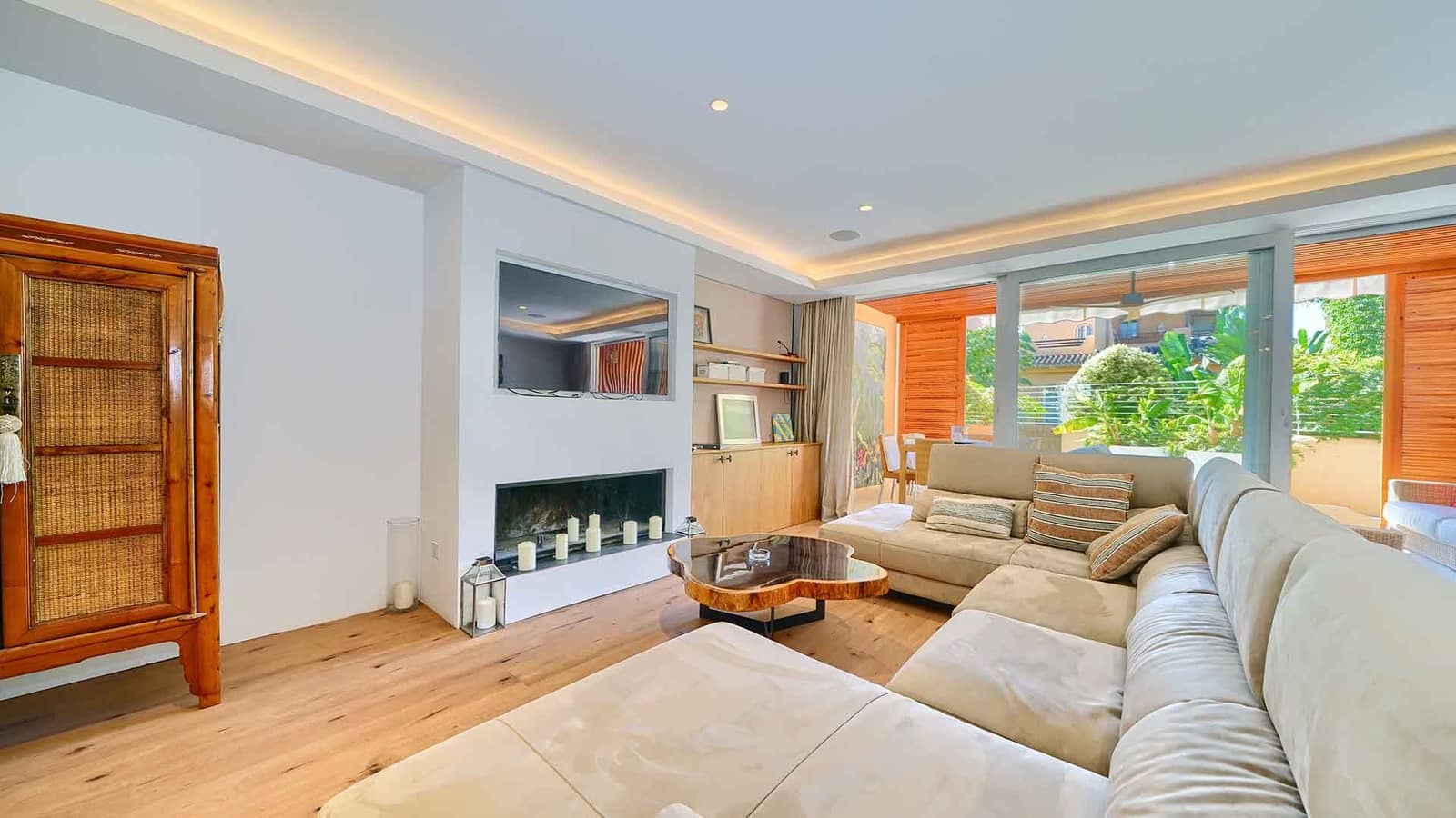 4 bedroom Townhouse for sale in Golden Mile with pool garage - € 1,950,000 (Ref: 10109405)