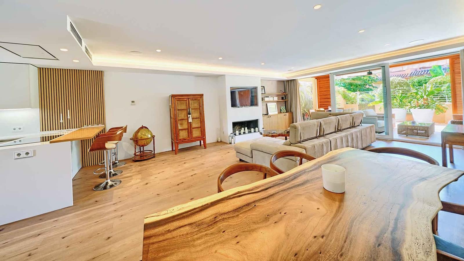 4 bedroom Townhouse for sale in Golden Mile with pool garage - € 1,950,000 (Ref: 10109405)
