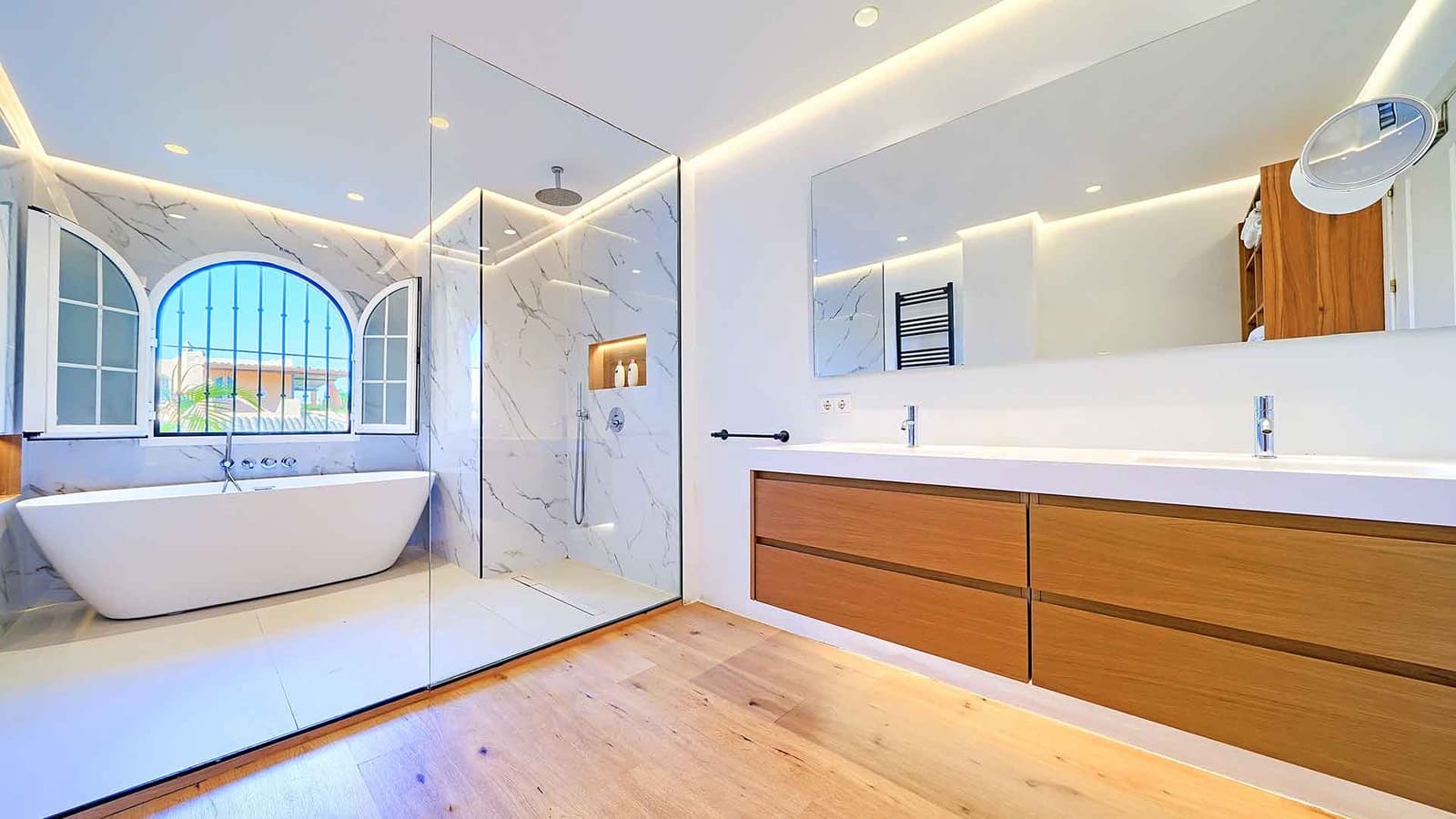 4 bedroom Townhouse for sale in Golden Mile with pool garage - € 1,950,000 (Ref: 10109405)