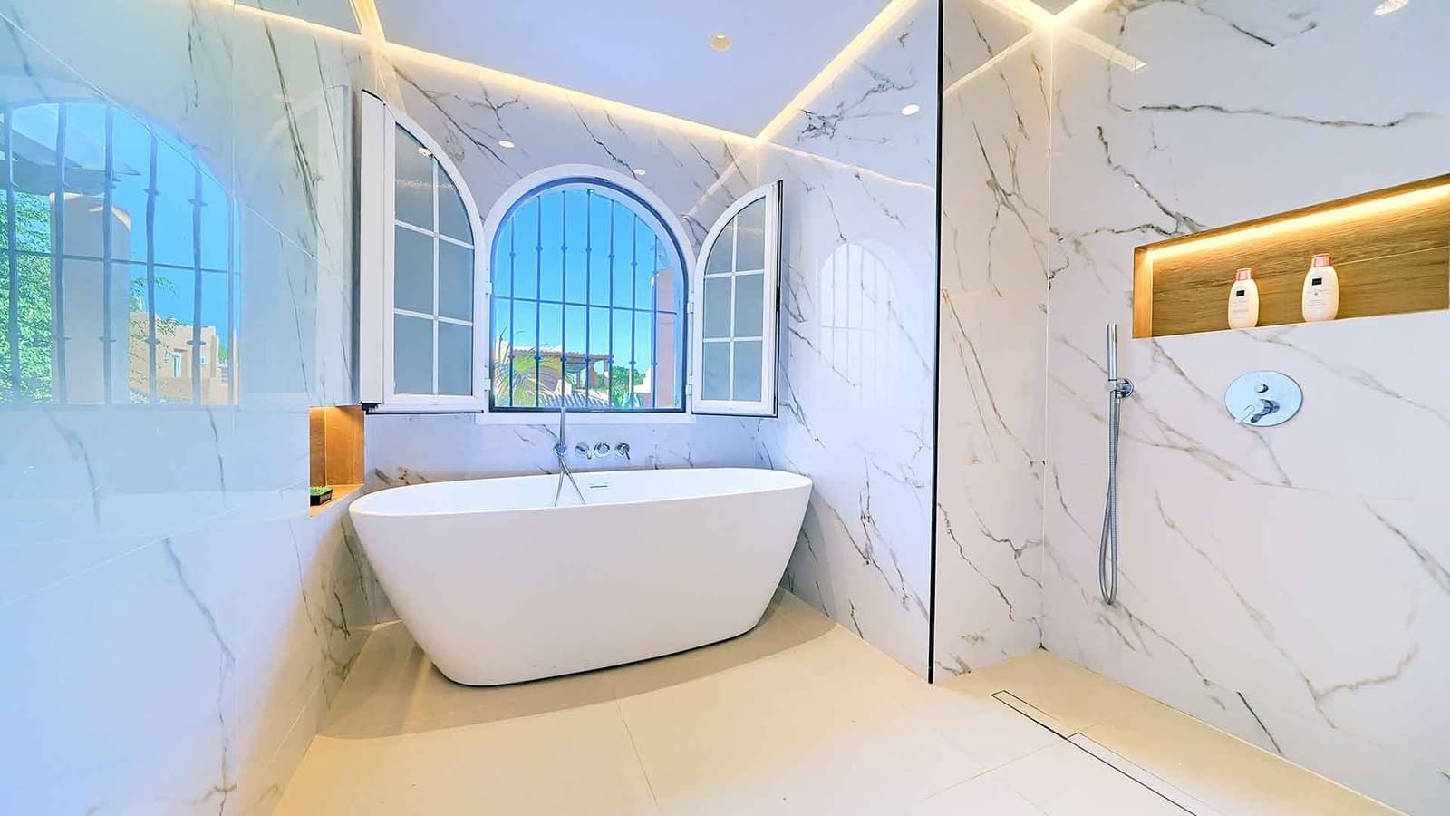 4 bedroom Townhouse for sale in Golden Mile with pool garage - € 1,950,000 (Ref: 10109405)