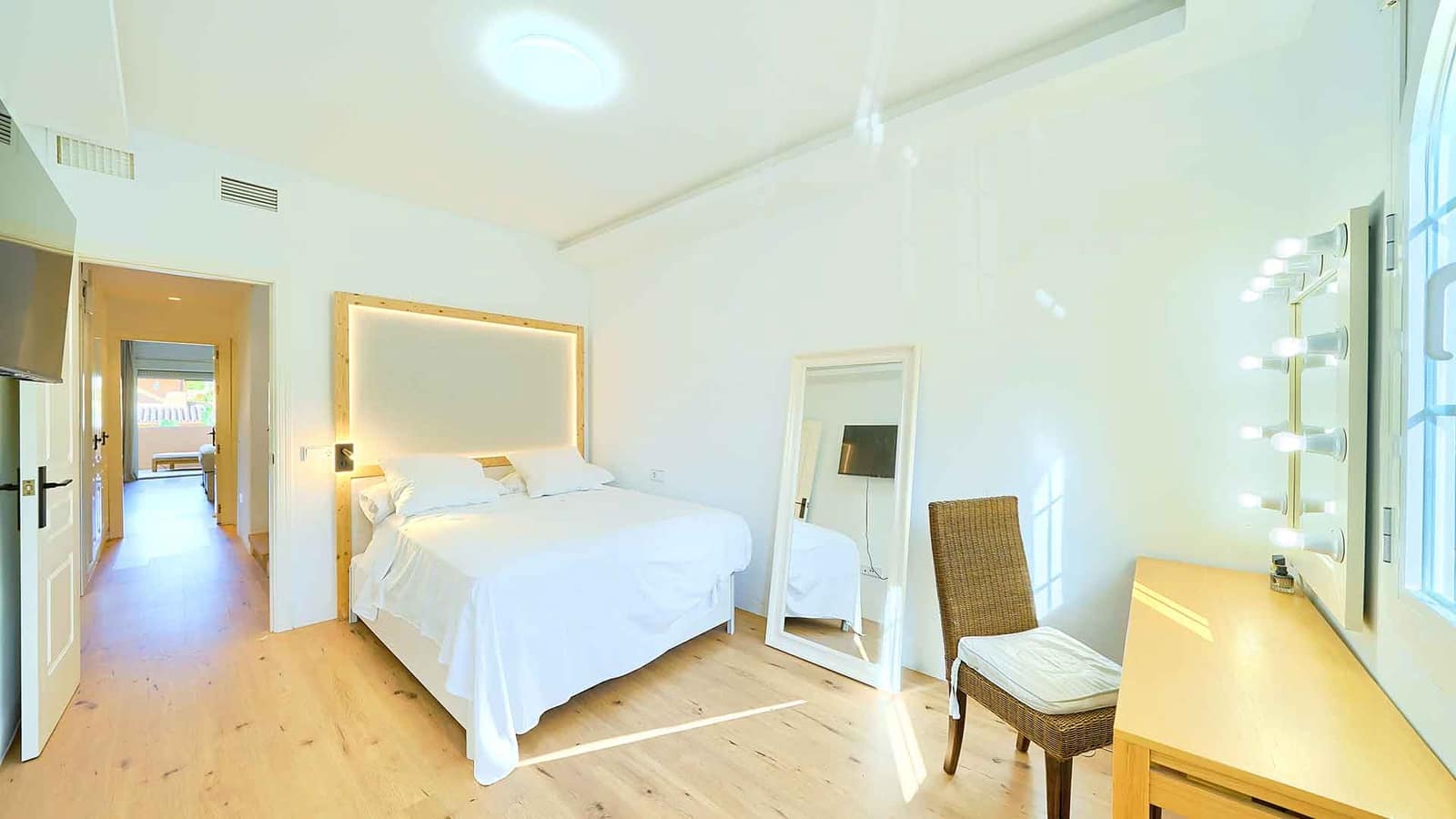 4 bedroom Townhouse for sale in Golden Mile with pool garage - € 1,950,000 (Ref: 10109405)