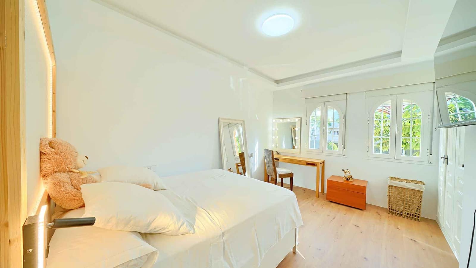 4 bedroom Townhouse for sale in Golden Mile with pool garage - € 1,950,000 (Ref: 10109405)