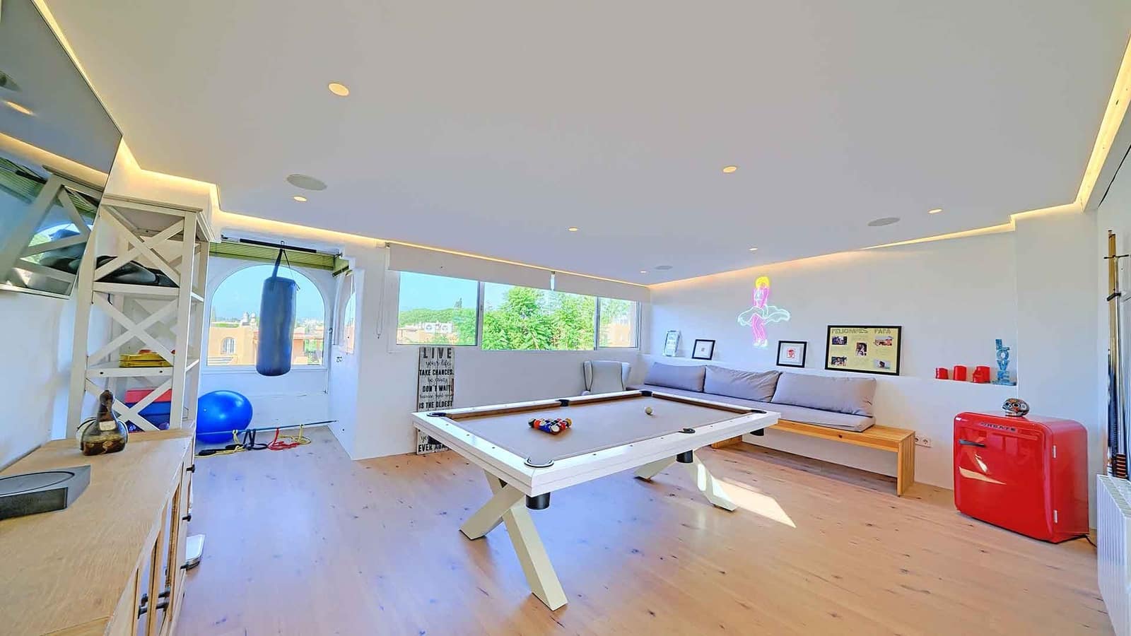 4 bedroom Townhouse for sale in Golden Mile with pool garage - € 1,950,000 (Ref: 10109405)