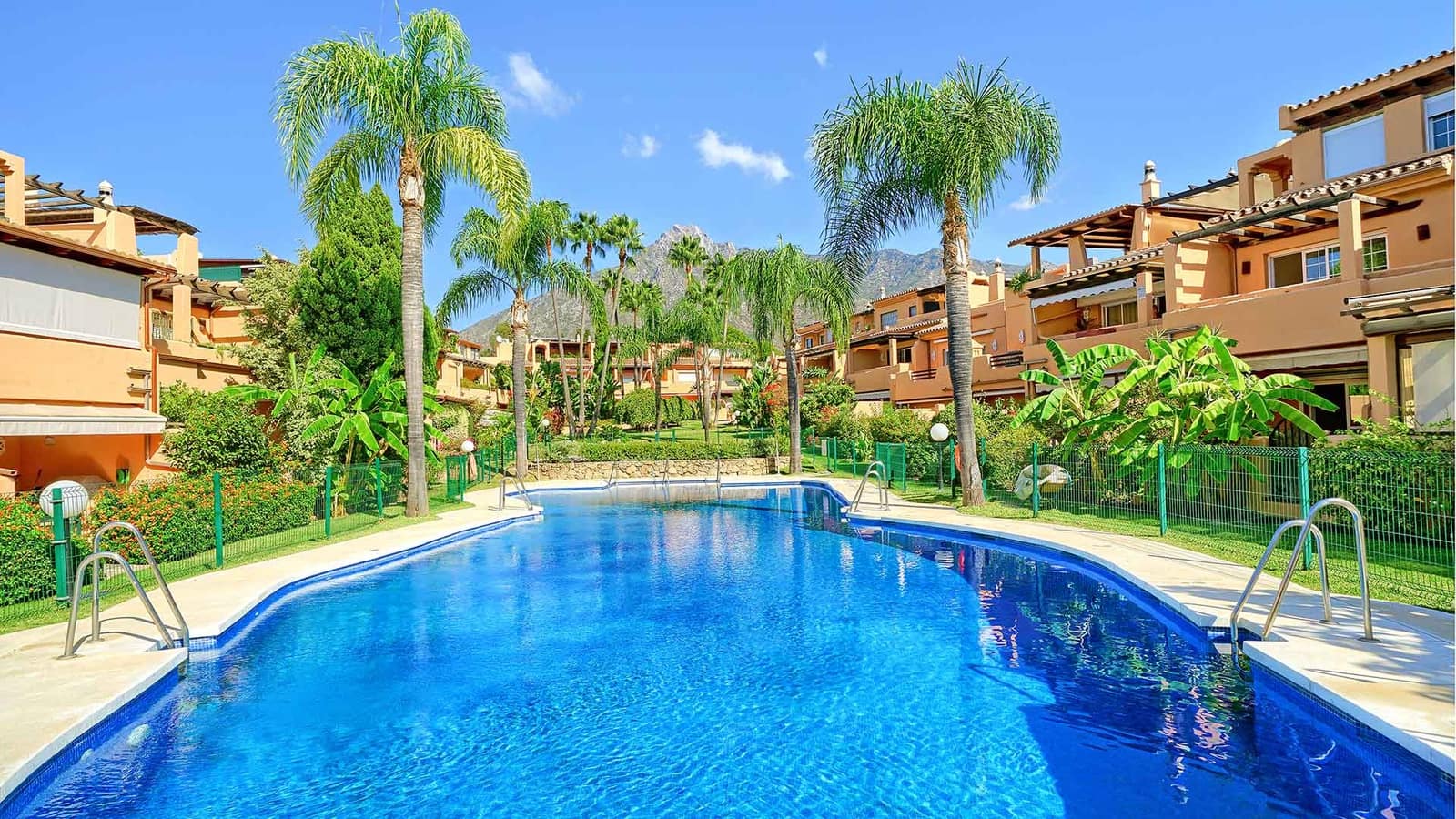 4 bedroom Townhouse for sale in Golden Mile with pool garage - € 1,950,000 (Ref: 10109405)