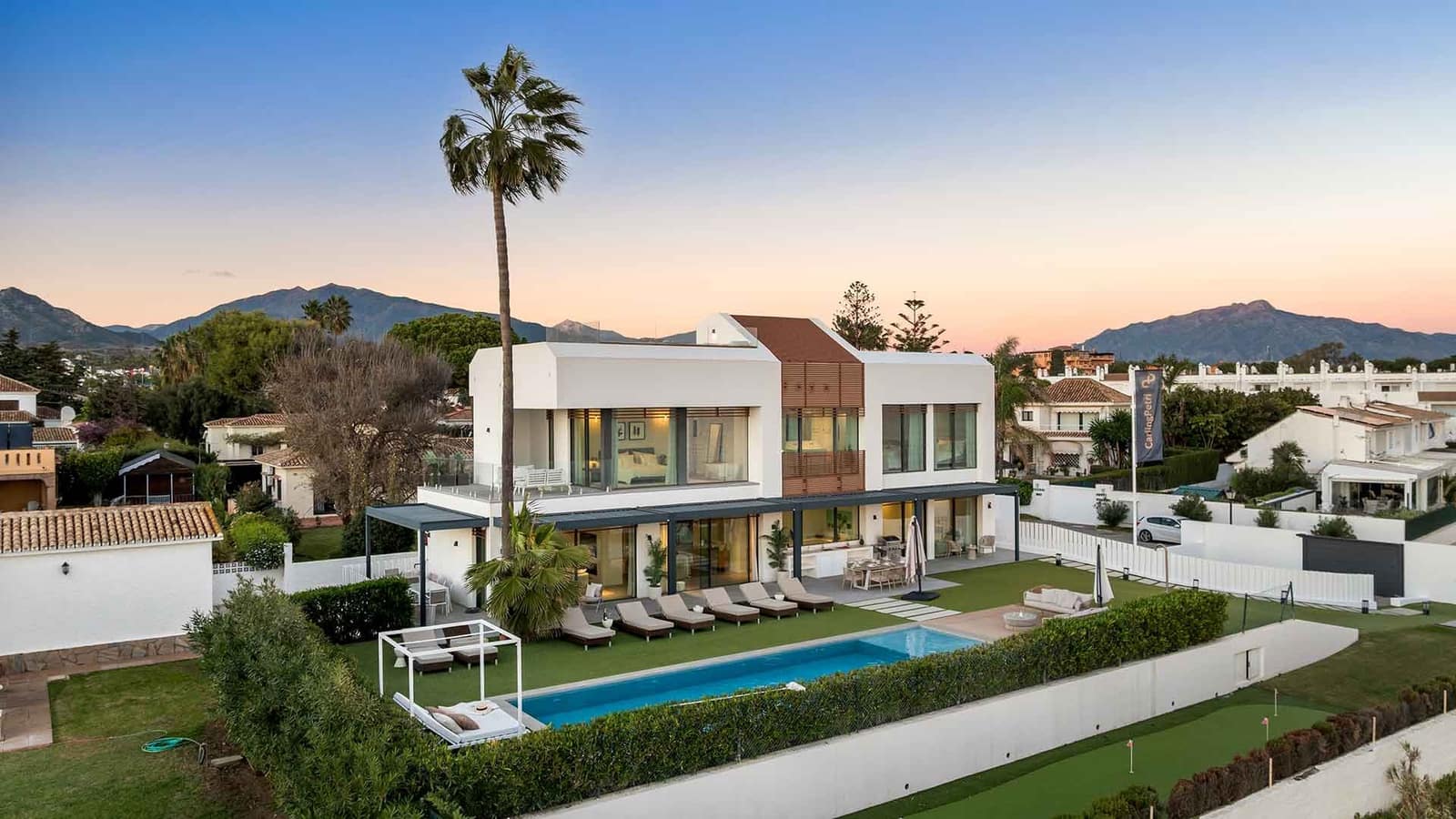 5 bedroom Villa for sale in Estepona with pool garage - € 5,750,000 (Ref: 10115645)