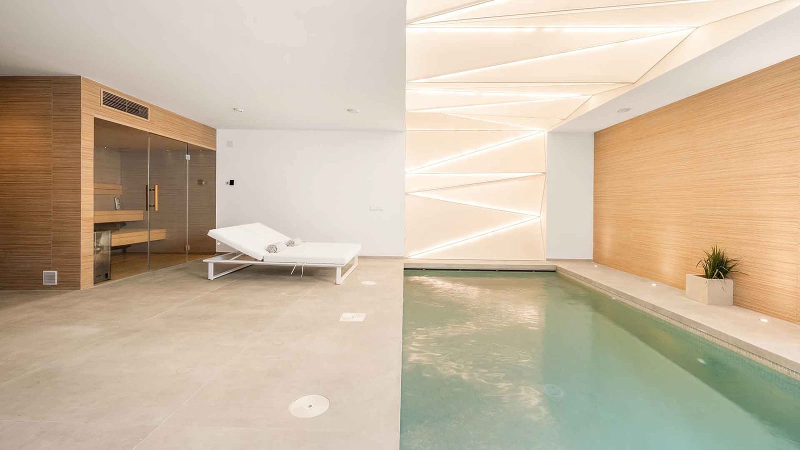 5 bedroom Villa for sale in Estepona with pool garage - € 5,750,000 (Ref: 10115645)
