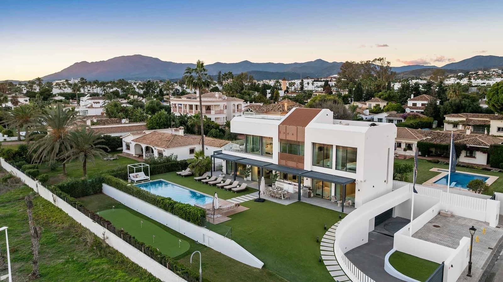 5 bedroom Villa for sale in Estepona with pool garage - € 5,750,000 (Ref: 10115645)