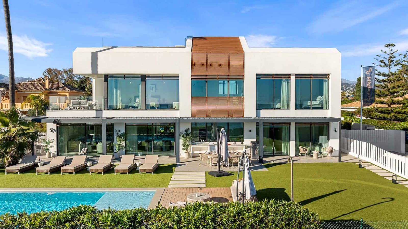 5 bedroom Villa for sale in Estepona with pool garage - € 5,750,000 (Ref: 10115645)