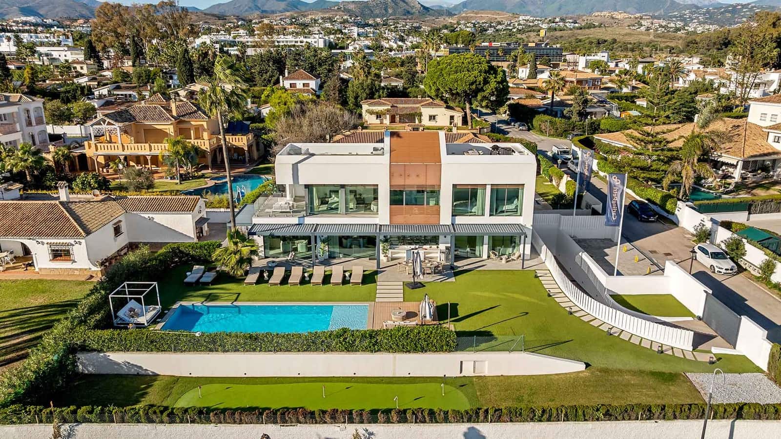 5 bedroom Villa for sale in Estepona with pool garage - € 5,750,000 (Ref: 10115645)