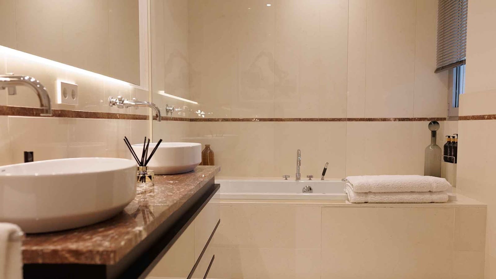 3 Zimmer Doppelhaus zu verkaufen in Golden Mile mit Pool Garage - 3.800.000 € (Ref: 10119718)