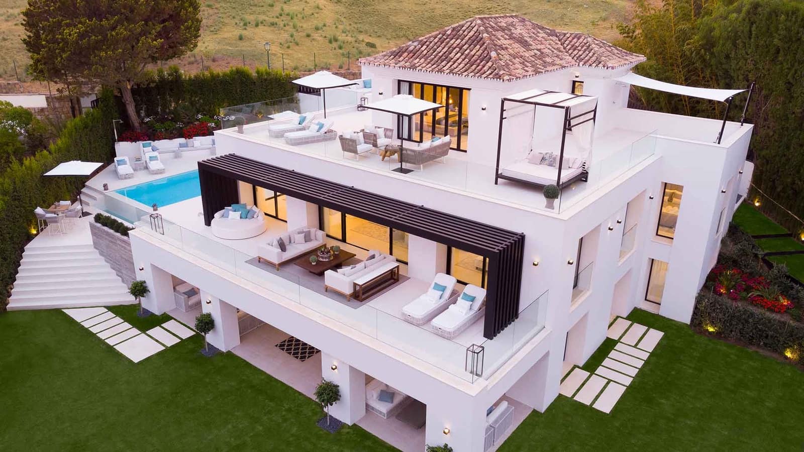 Chalet de 5 habitaciones en Nueva Andalucia en venta con piscina garaje - 5.500.000 € (Ref: 10119719)