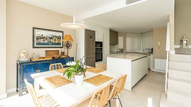 3 camera da letto Attico in vendita in Playa Bajadilla - Puertos, Marbella con piscina garage - 2.200.000 € (Rif: 10124296)