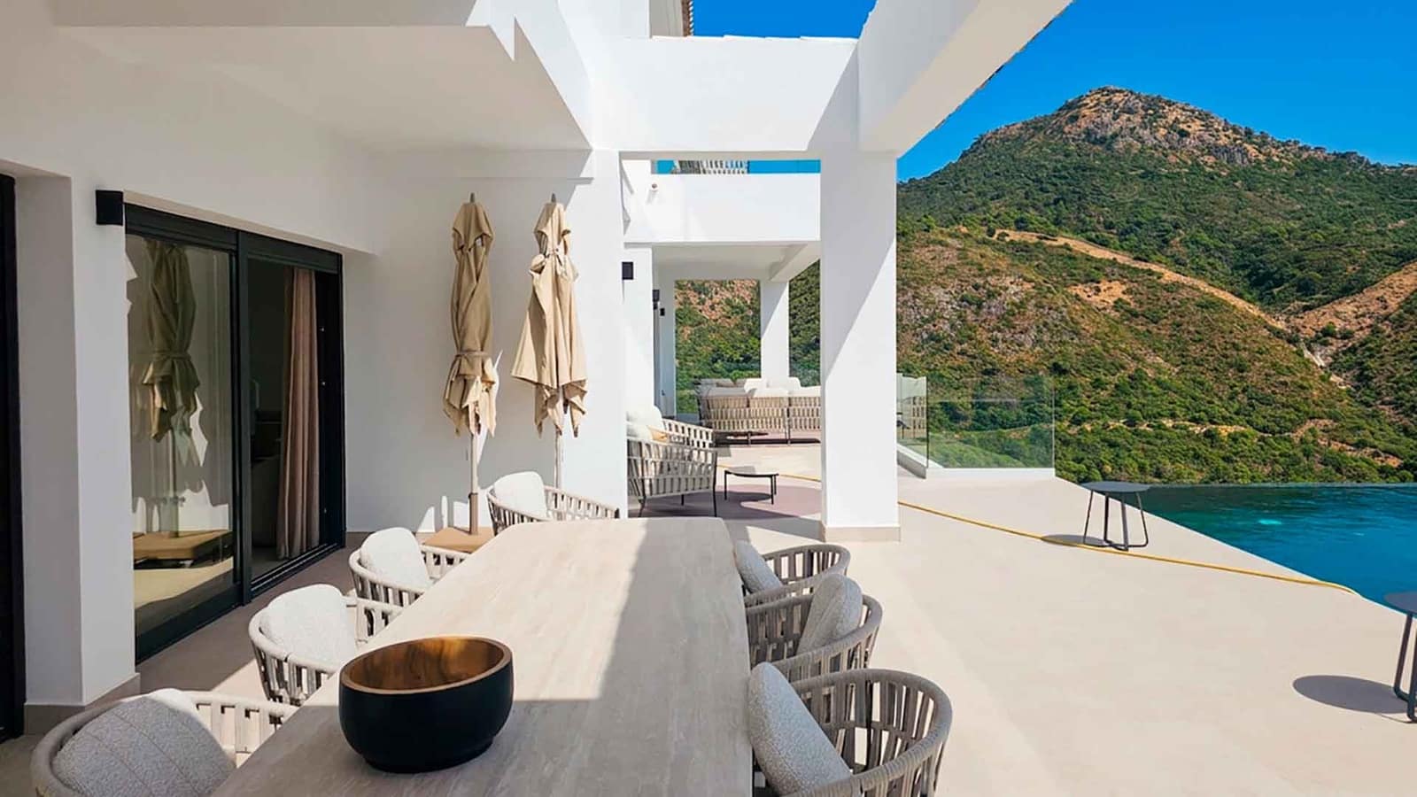 5 bedroom Villa for sale in Benahavis with pool garage - € 3,875,000 (Ref: 10129078)