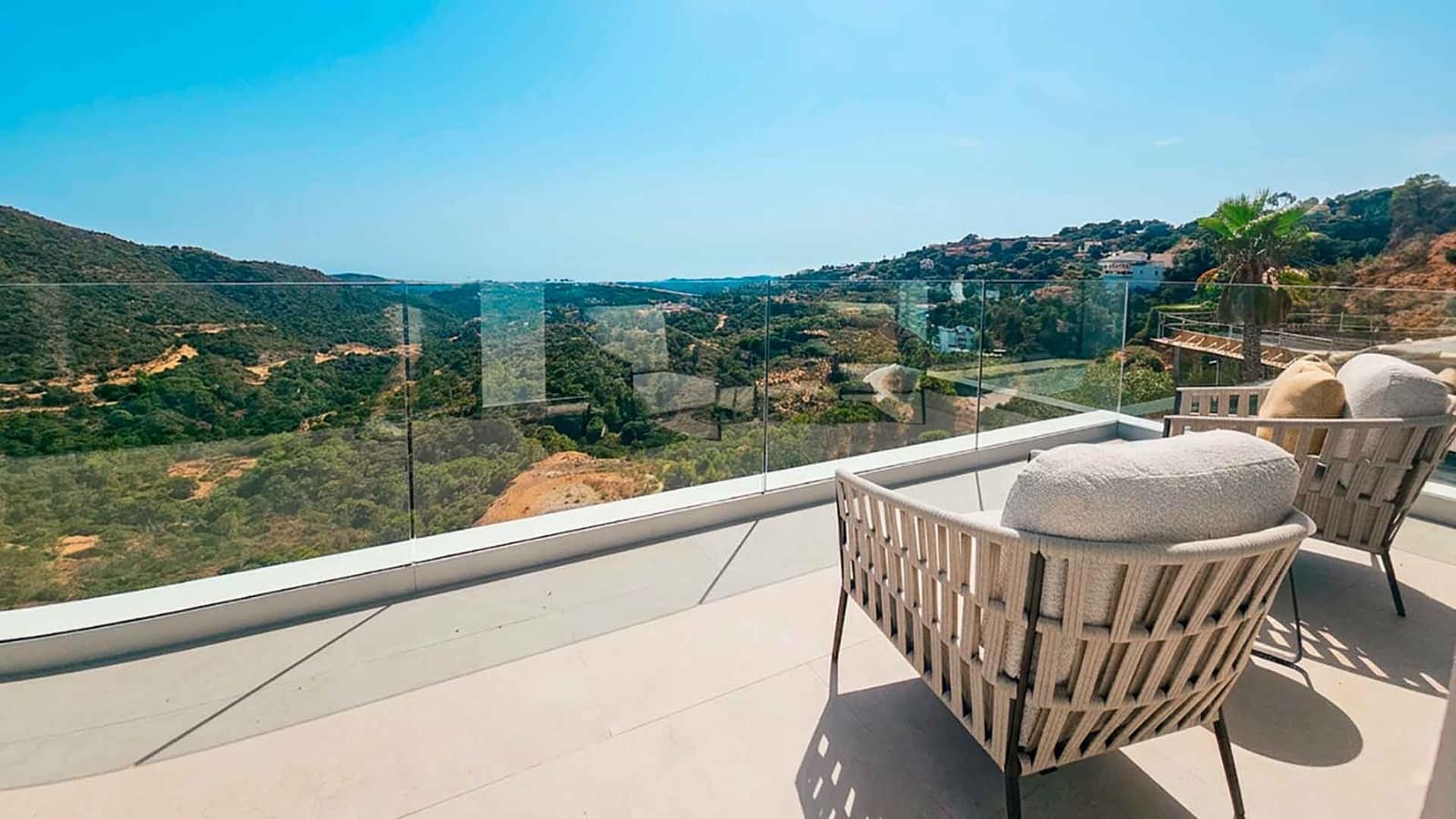 5 bedroom Villa for sale in Benahavis with pool garage - € 3,875,000 (Ref: 10129078)