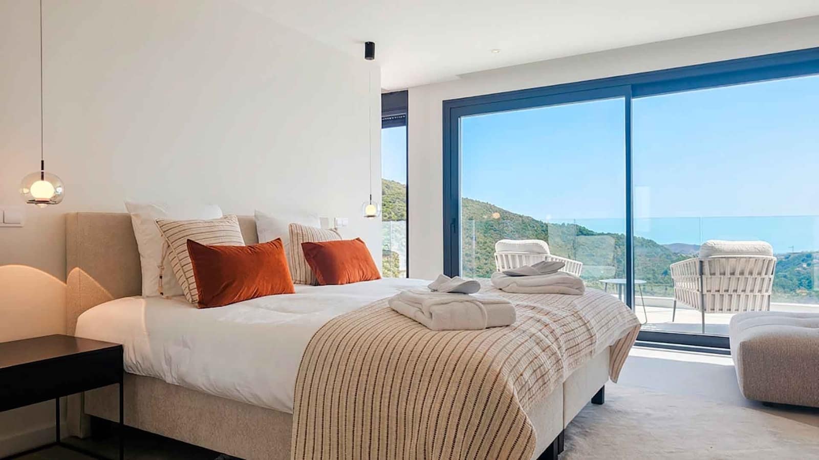5 bedroom Villa for sale in Benahavis with pool garage - € 3,875,000 (Ref: 10129078)