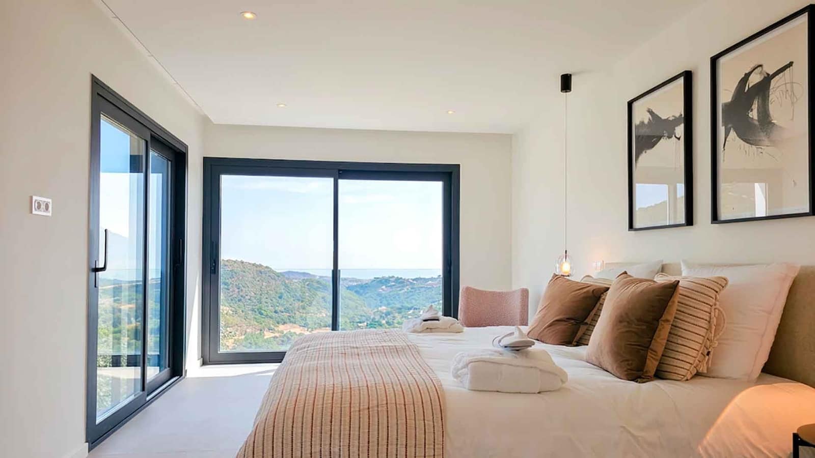 5 bedroom Villa for sale in Benahavis with pool garage - € 3,875,000 (Ref: 10129078)