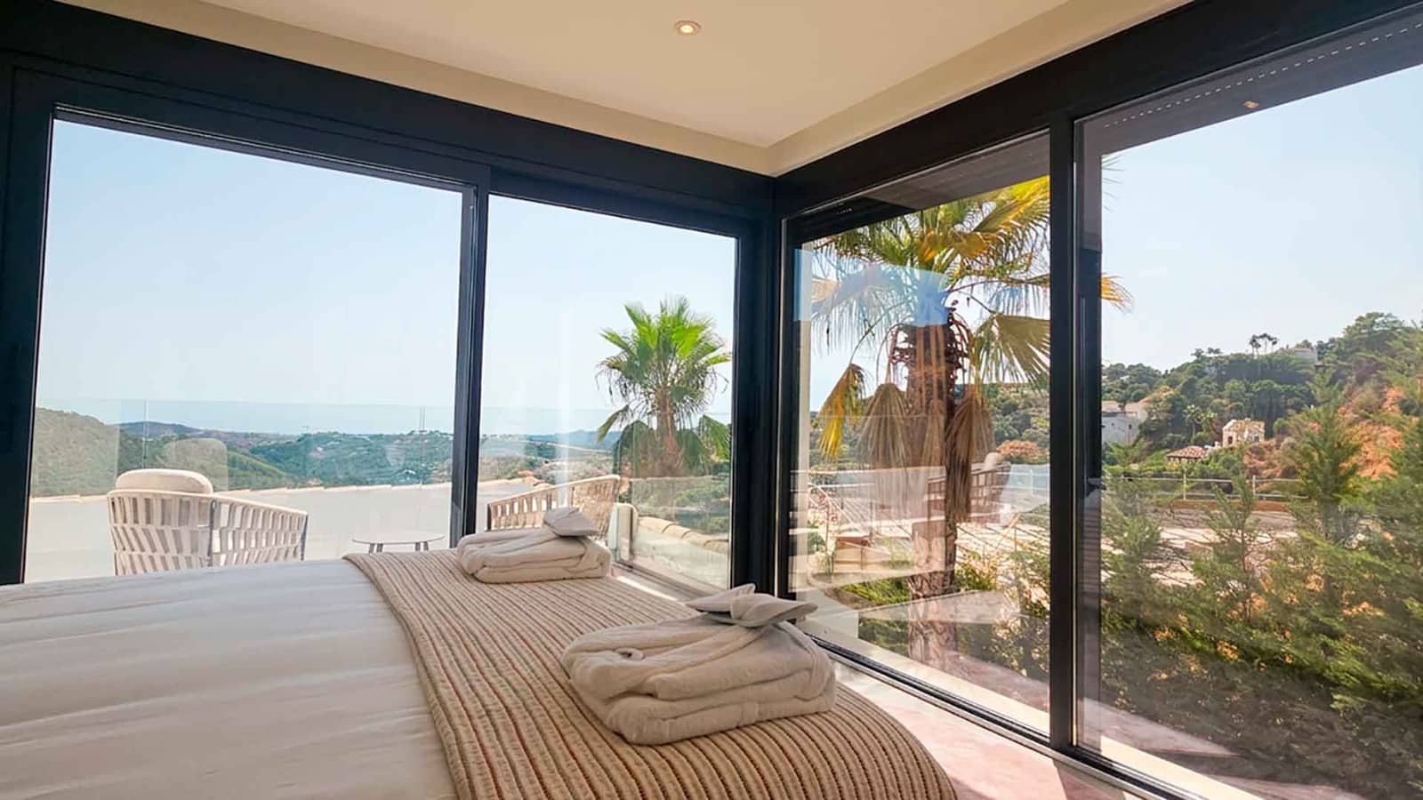 5 bedroom Villa for sale in Benahavis with pool garage - € 3,875,000 (Ref: 10129078)