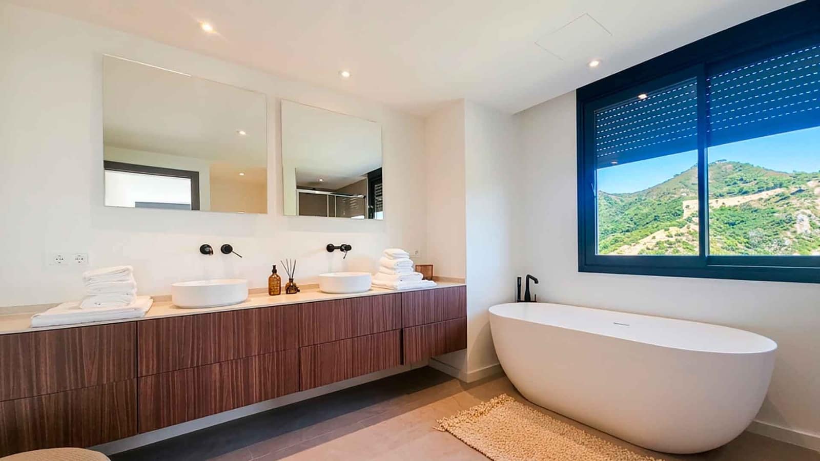 5 bedroom Villa for sale in Benahavis with pool garage - € 3,875,000 (Ref: 10129078)