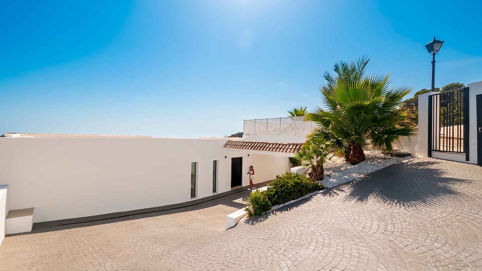 5 bedroom Villa for sale in Benahavis with pool garage - € 3,875,000 (Ref: 10129078)