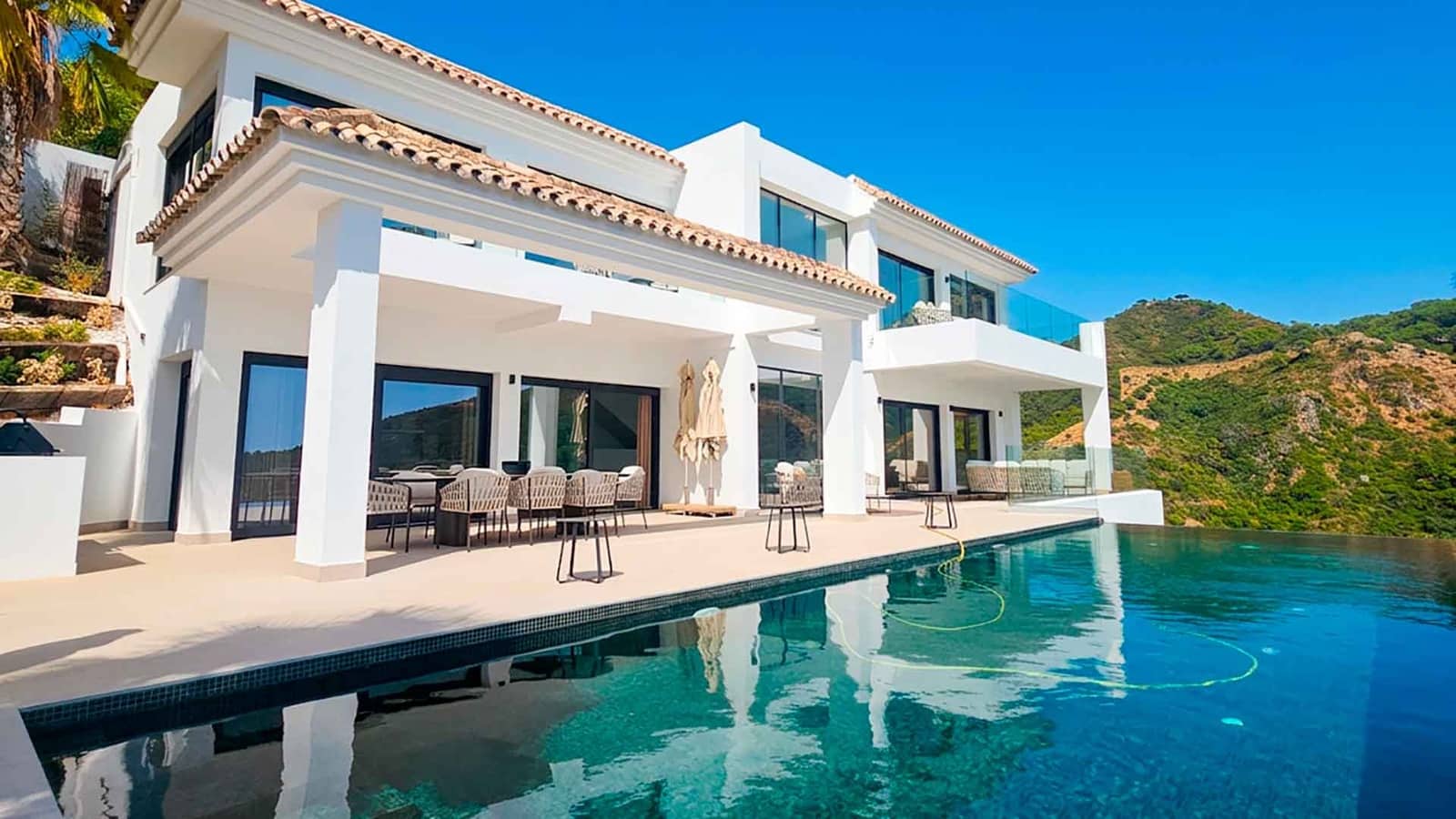5 bedroom Villa for sale in Benahavis with pool garage - € 3,875,000 (Ref: 10129078)