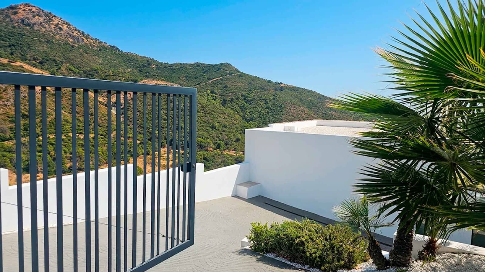 5 bedroom Villa for sale in Benahavis with pool garage - € 3,875,000 (Ref: 10129078)