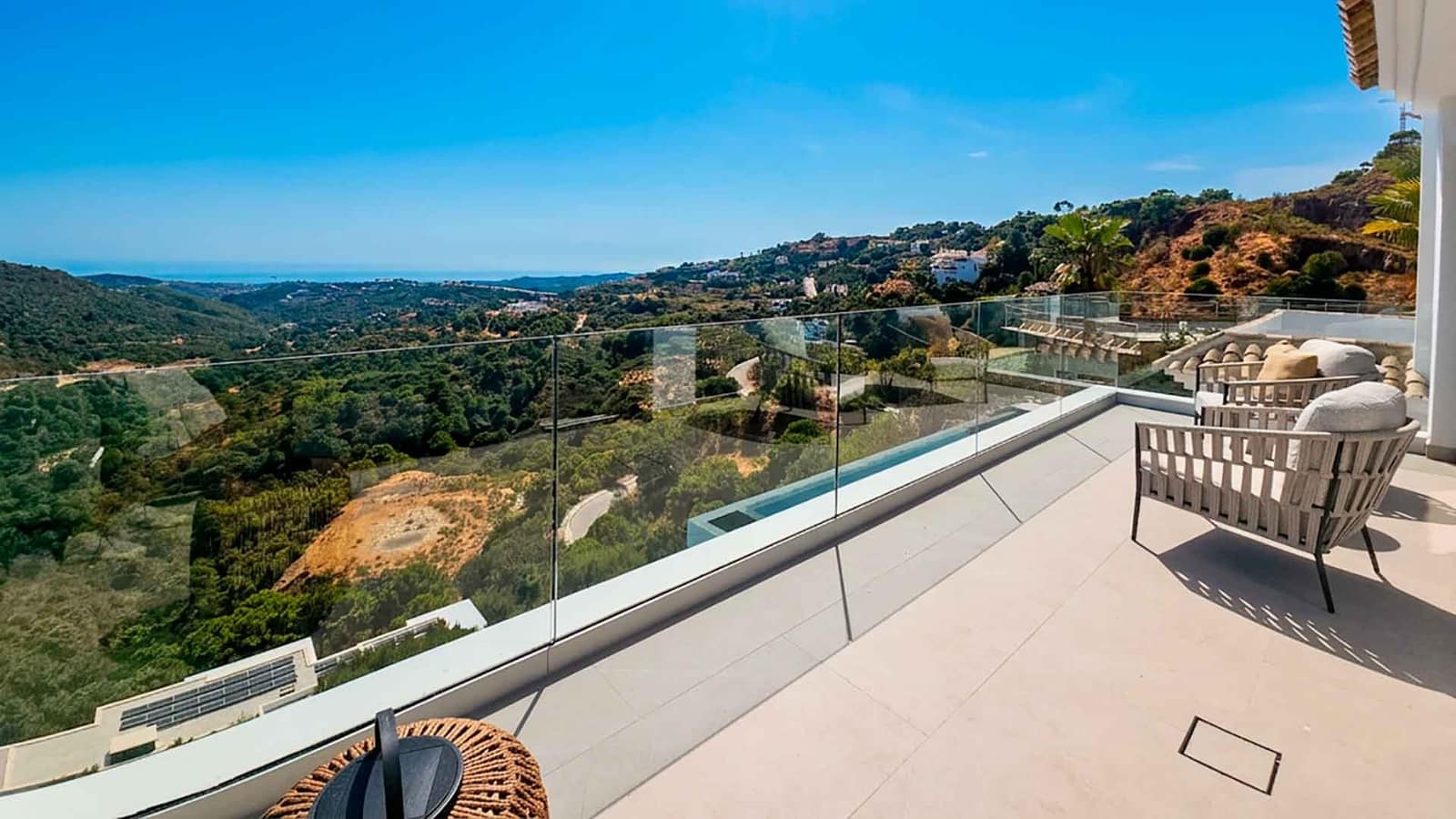 5 bedroom Villa for sale in Benahavis with pool garage - € 3,875,000 (Ref: 10129078)
