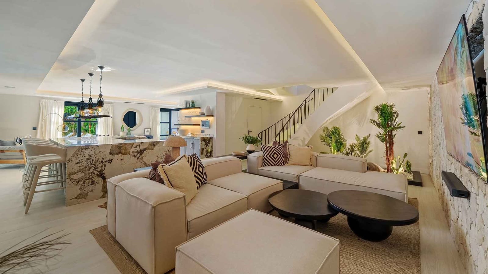 6 sypialnia Willa na sprzedaż w Nueva Andalucia z basenem garażem - 9 980 000 € (Ref: 10135954)