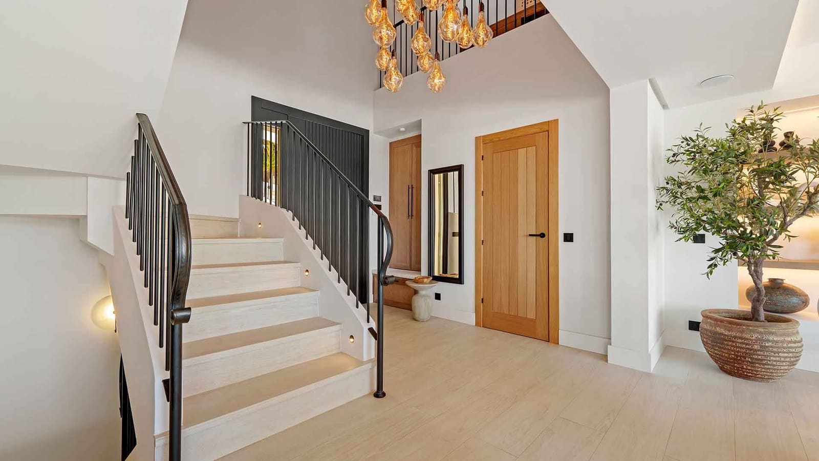 6 sypialnia Willa na sprzedaż w Nueva Andalucia z basenem garażem - 9 980 000 € (Ref: 10135954)