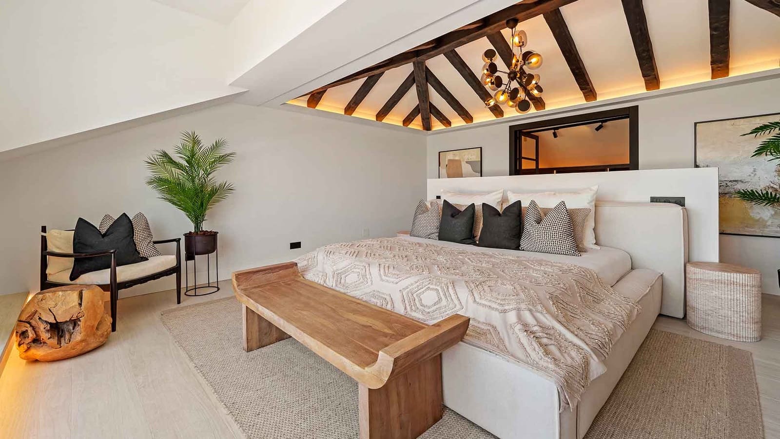 6 sypialnia Willa na sprzedaż w Nueva Andalucia z basenem garażem - 9 980 000 € (Ref: 10135954)