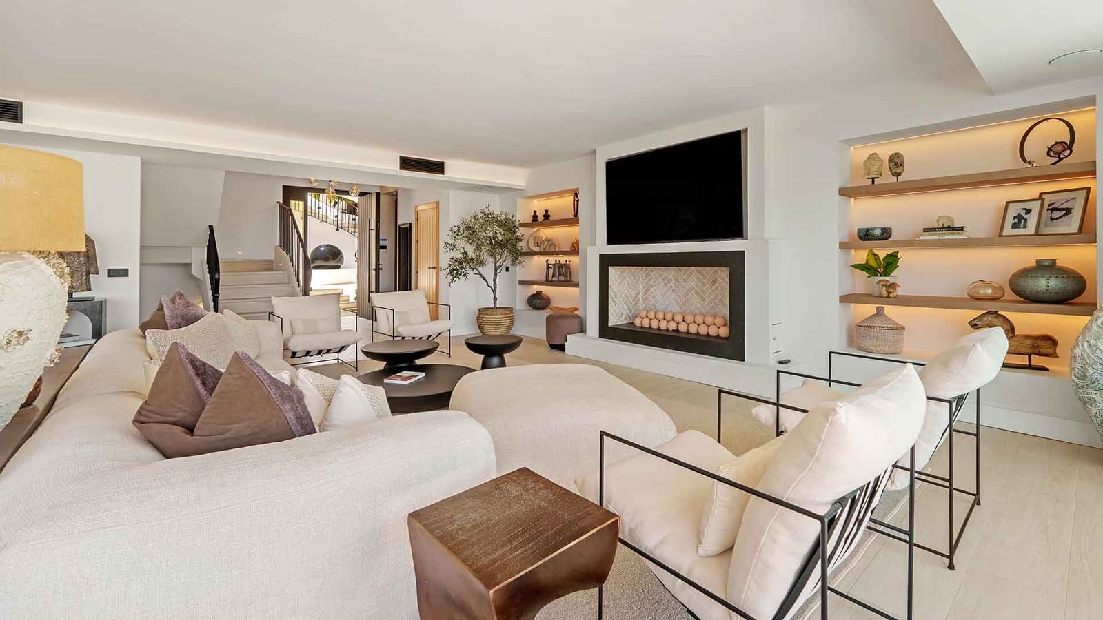 6 sypialnia Willa na sprzedaż w Nueva Andalucia z basenem garażem - 9 980 000 € (Ref: 10135954)