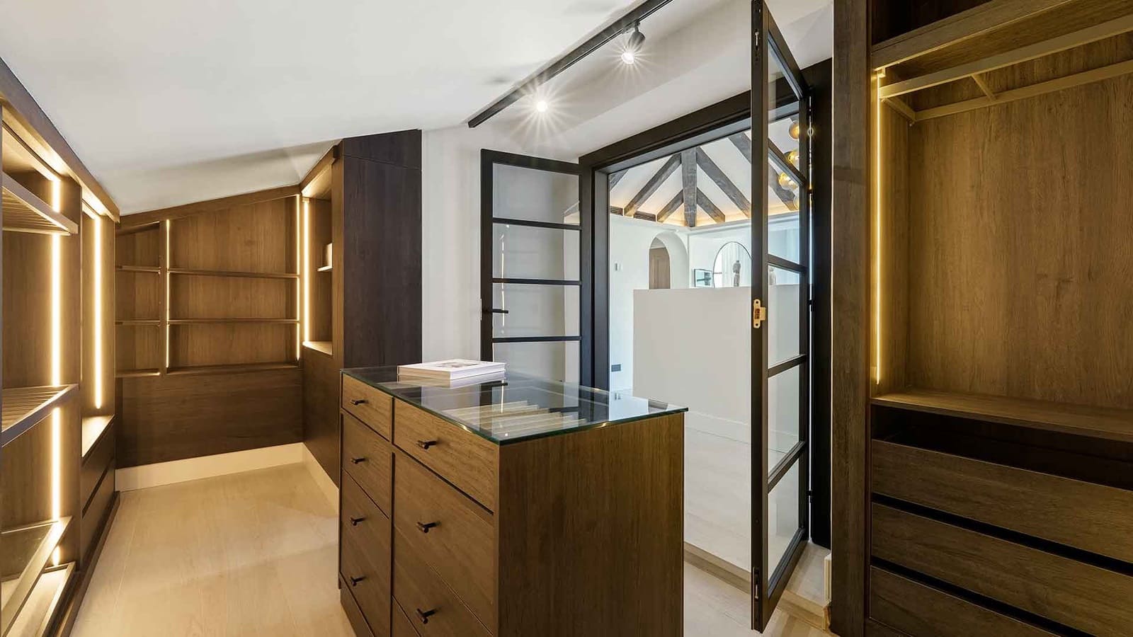 6 sypialnia Willa na sprzedaż w Nueva Andalucia z basenem garażem - 9 980 000 € (Ref: 10135954)