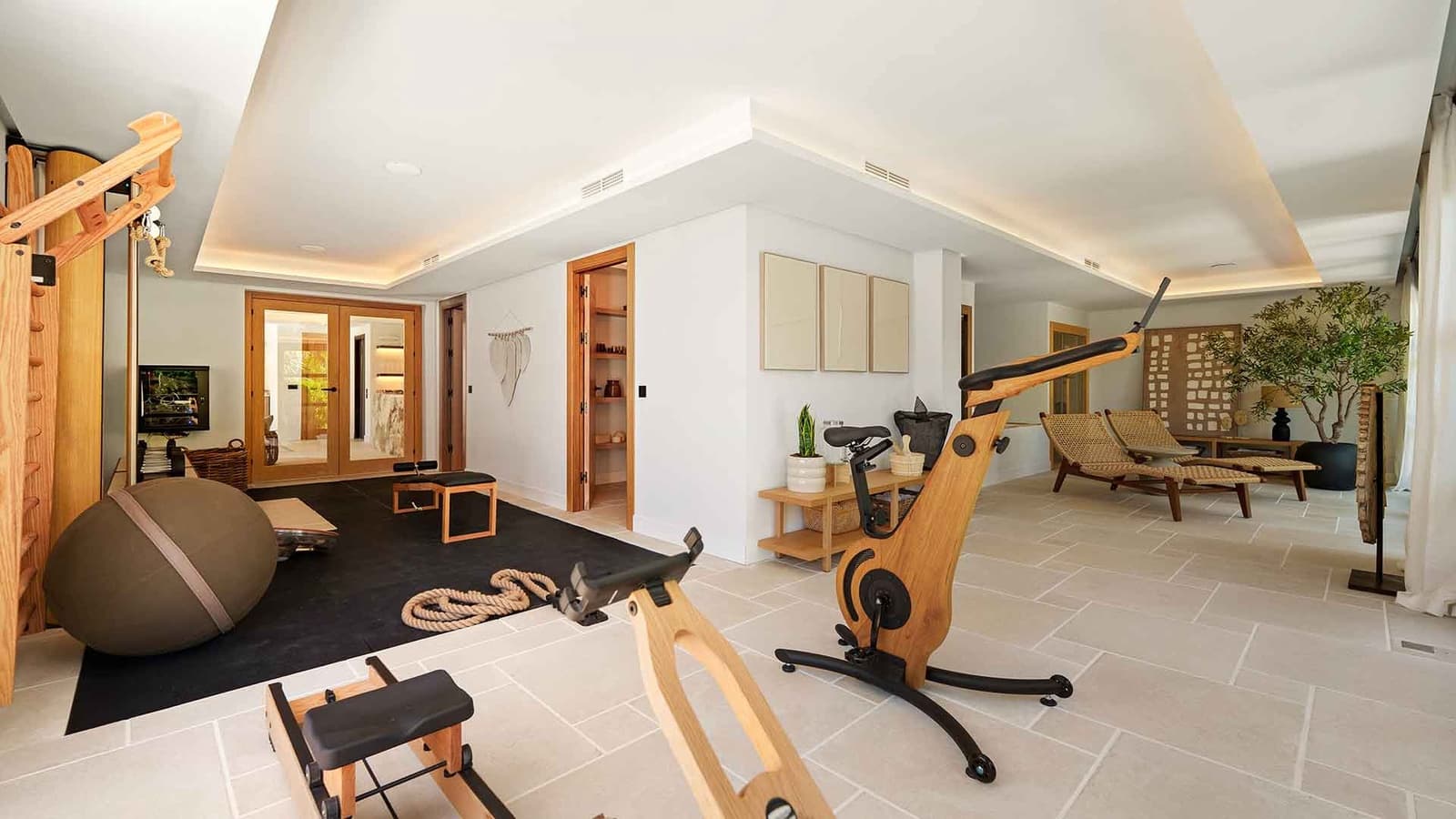 6 sypialnia Willa na sprzedaż w Nueva Andalucia z basenem garażem - 9 980 000 € (Ref: 10135954)