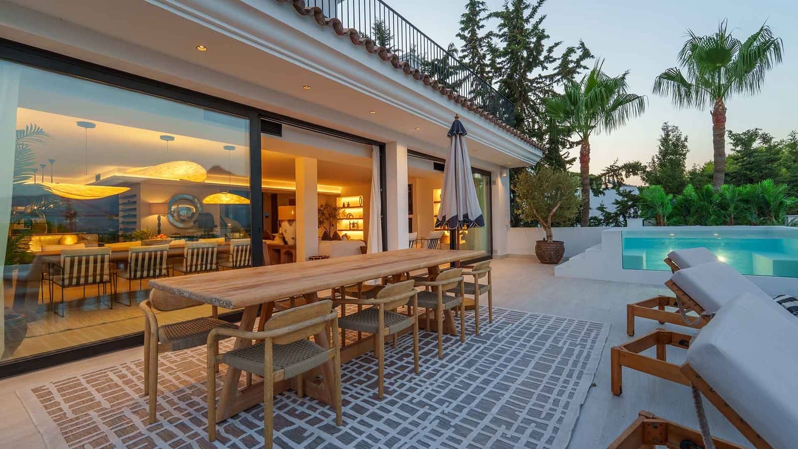 6 sypialnia Willa na sprzedaż w Nueva Andalucia z basenem garażem - 9 980 000 € (Ref: 10135954)