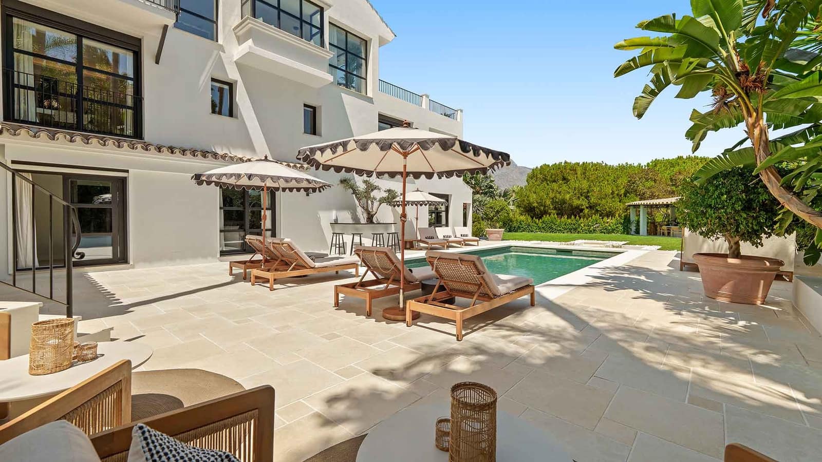 6 sypialnia Willa na sprzedaż w Nueva Andalucia z basenem garażem - 9 980 000 € (Ref: 10135954)