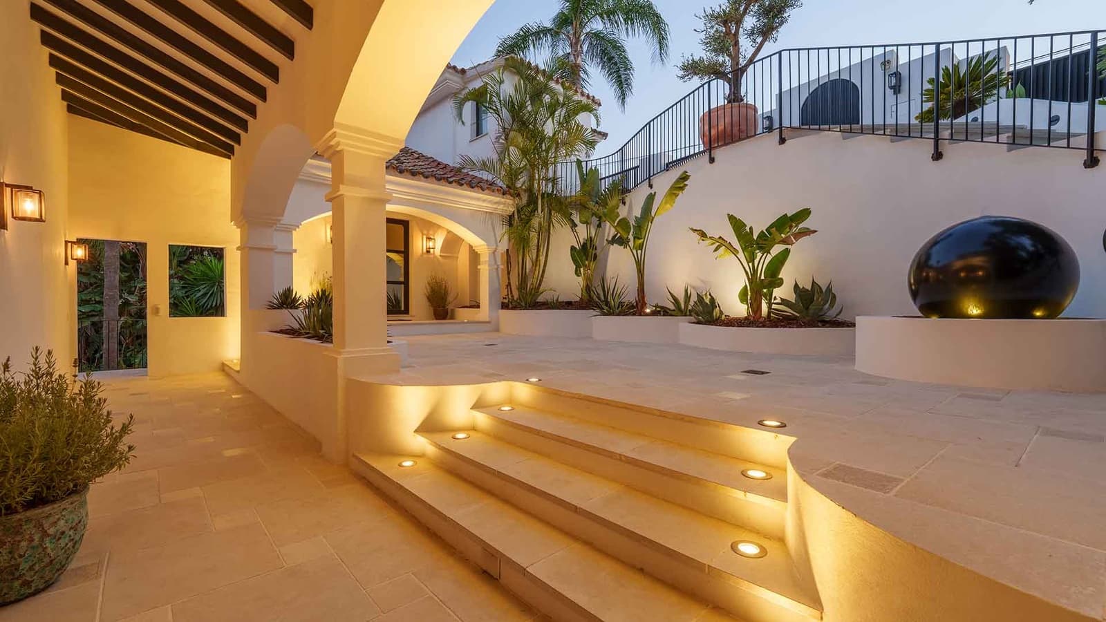 6 sypialnia Willa na sprzedaż w Nueva Andalucia z basenem garażem - 9 980 000 € (Ref: 10135954)