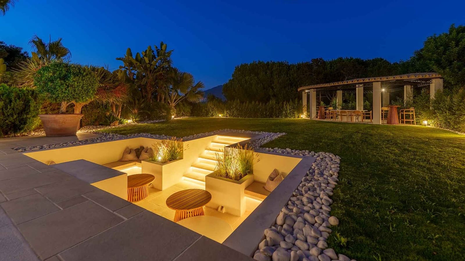 6 sypialnia Willa na sprzedaż w Nueva Andalucia z basenem garażem - 9 980 000 € (Ref: 10135954)