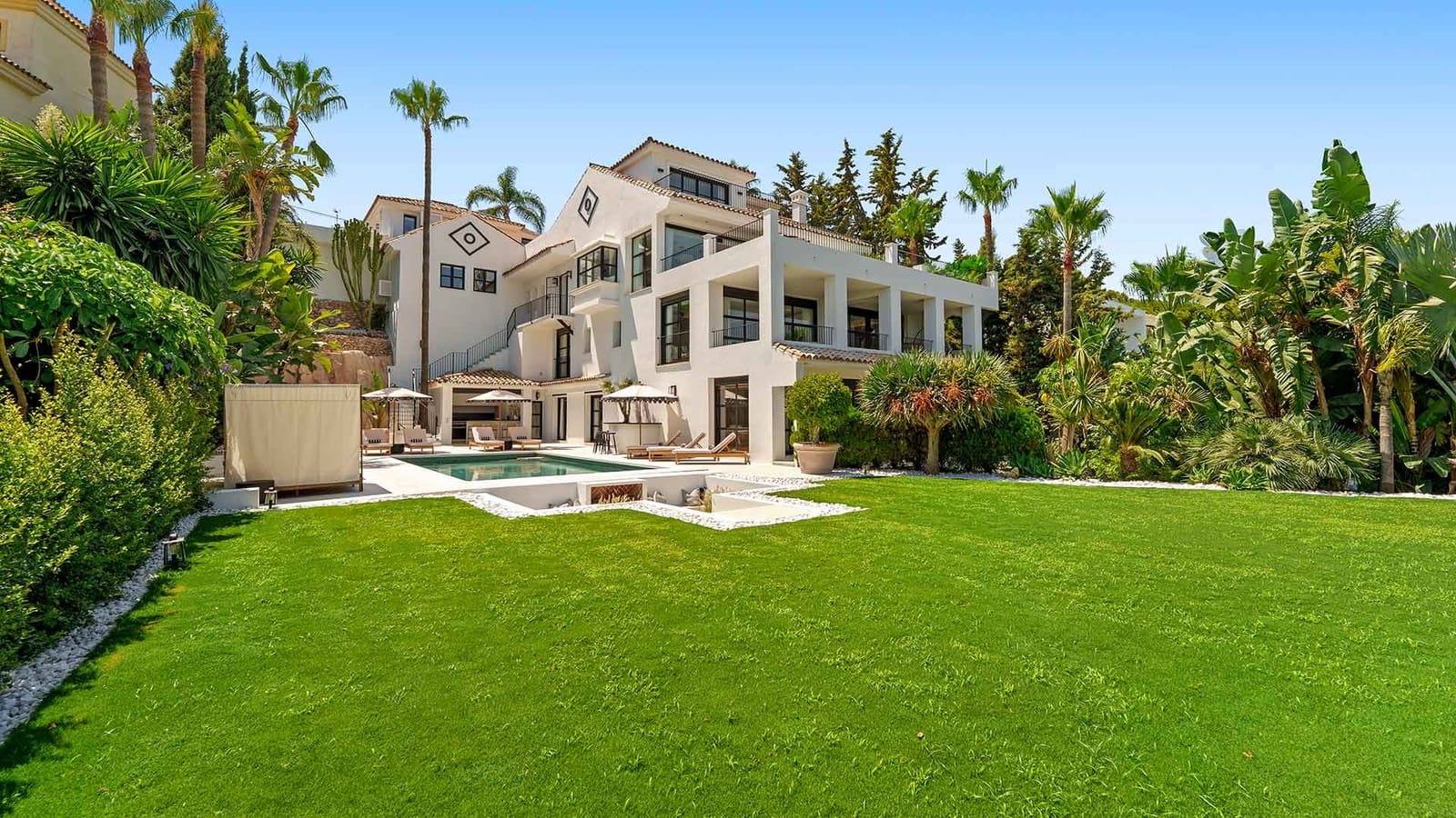 6 sypialnia Willa na sprzedaż w Nueva Andalucia z basenem garażem - 9 980 000 € (Ref: 10135954)