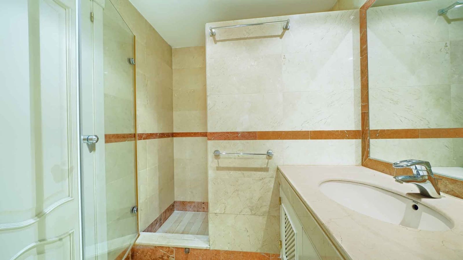 2 sypialnia Apartament na sprzedaż w Golden Mile z basenem garażem - 990 000 € (Ref: 10154941)