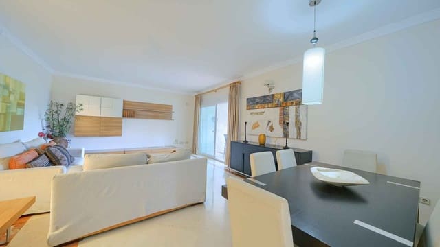 2 sypialnia Apartament na sprzedaż w Lomas De Marbella, Marbella z basenem garażem - 990 000 € (Ref: 10154941)