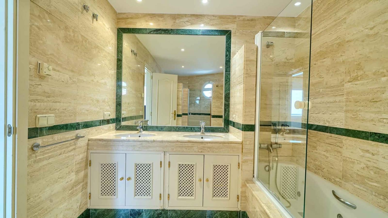 2 sypialnia Apartament na sprzedaż w Golden Mile z basenem garażem - 990 000 € (Ref: 10154941)